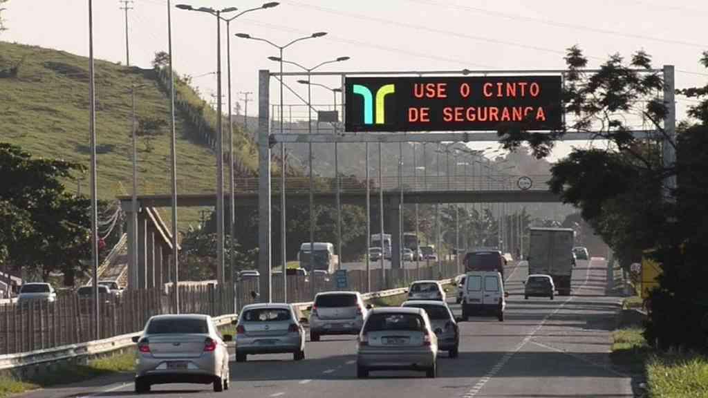 Tráfego de fim de ano deve superar 4 milhões de veículos no Rio | Rodovias devem receber mais de 4 milhões de veículos no Natal