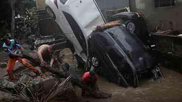 Corpo de idoso encontrado após enxurrada em Petrópolis