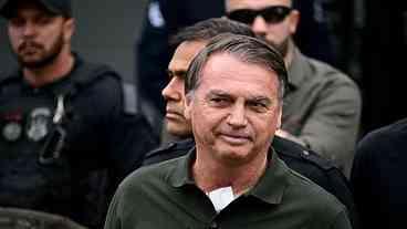 Defesa pede autorização para cirurgia de Bolsonaro no Natal