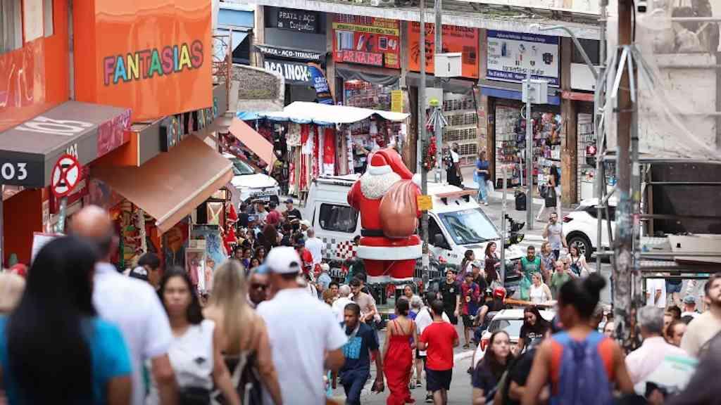 Valor do salário mínimo chega a R$ 1.621 a partir de janeiro | Dieese: incremento na economia será de R$ 81,7 bilhões