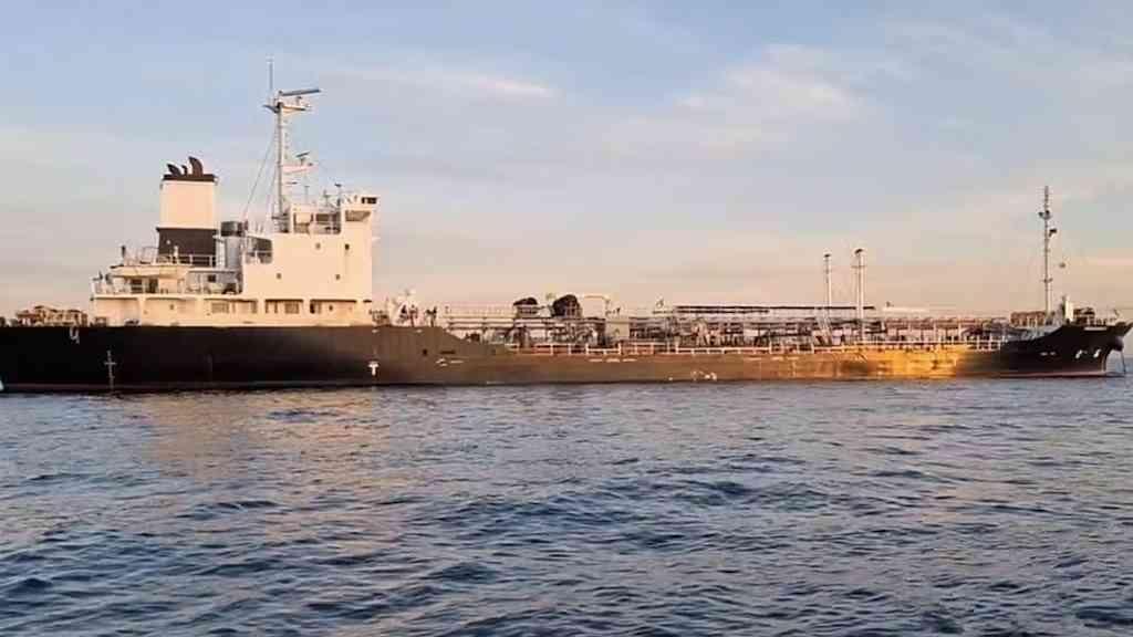 Irã apreende navio por suspeita de contrabando no Golfo Pérsico | Navio com combustível ilegal é apreendido pelo Irã no Golfo