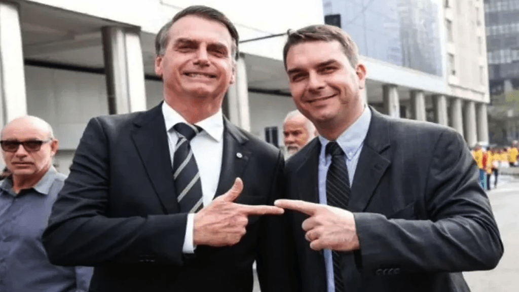 Bolsonaro confirma Flávio como pré-candidato ao Planalto | Bolsonaro anuncia Flávio como pré-candidato ao Planalto