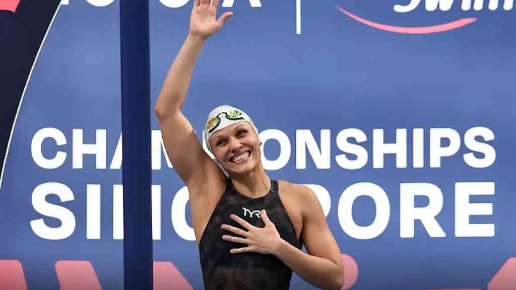 Carol Santiago aprova testes visando os Jogos de 2028 | Nadadora reduziu programa de provas individuais e brilhou em Mundial