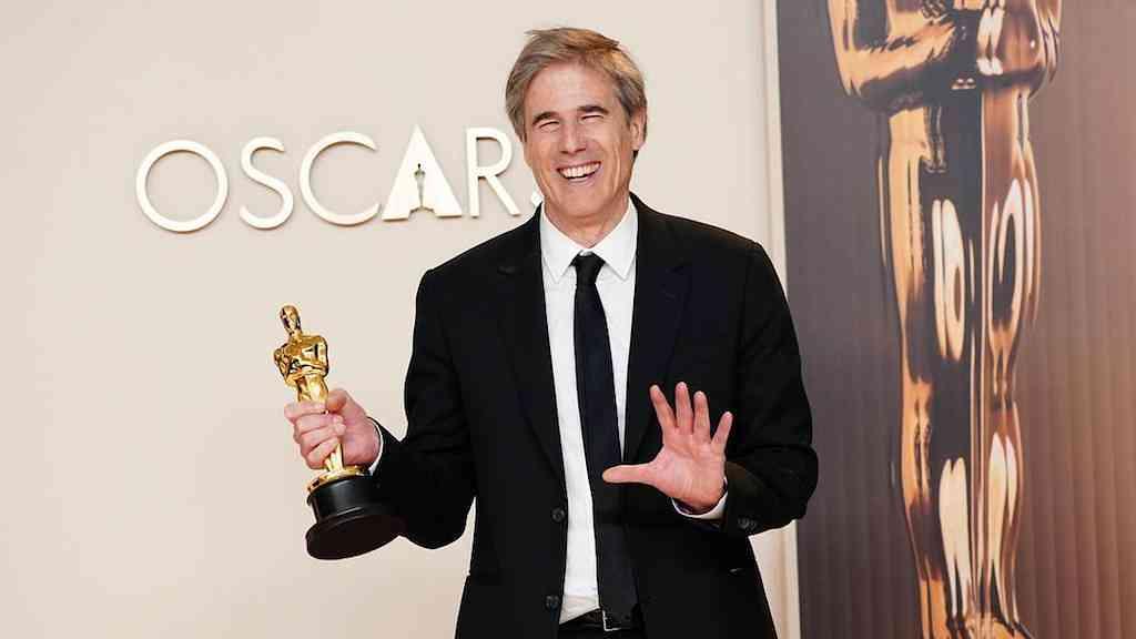 Retrospectiva: os principais acontecimentos de 2025 no Brasil e no mundo | “Esse prêmio vai para uma mulher que, depois de sofrer uma perda durante um regime autoritário, decidiu não se curvar e resistir. Esse prêmio vai para ela”, disse Walter Salles, ao homenagear Eunice Paiva