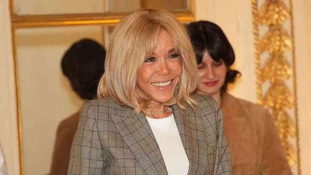 França condena 10 por assédio virtual contra Brigitte Macron | Brigitte Macron é primeira-dama da França
