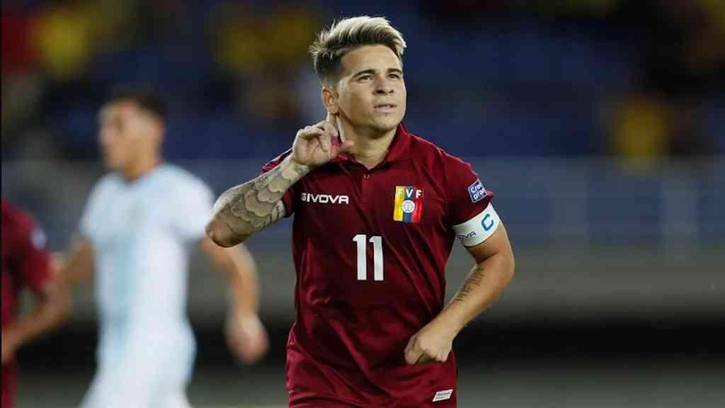 Atacante do Fluminense comenta crise na Venezuela em rede social | Em tom emotivo, o jogador afirmou que sua felicidade está em saber que a população do país poderá voltar a sorrir