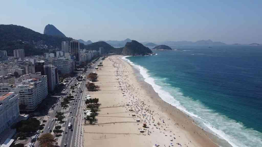 Quiosques da orla carioca projetam público recorde no início de 2026 | Praia de Copacabana