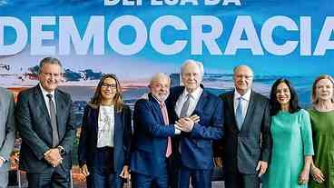 Lula Veta PL da Dosimetria em Cerimônia de Aniversário do Golpe