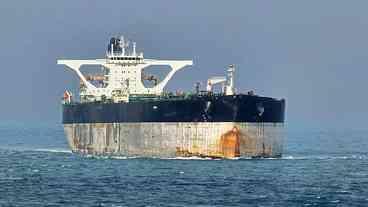 EUA Libertam Dois Russos de Petroleiro Após Pedido de Moscou