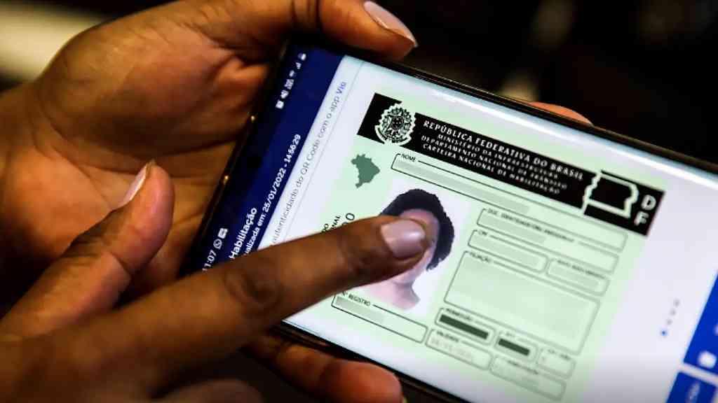 Governo prevê renovação automática da CNH para bons motoristas | Segundo Renan Filho, beneficio será gratuito para a carteira digital