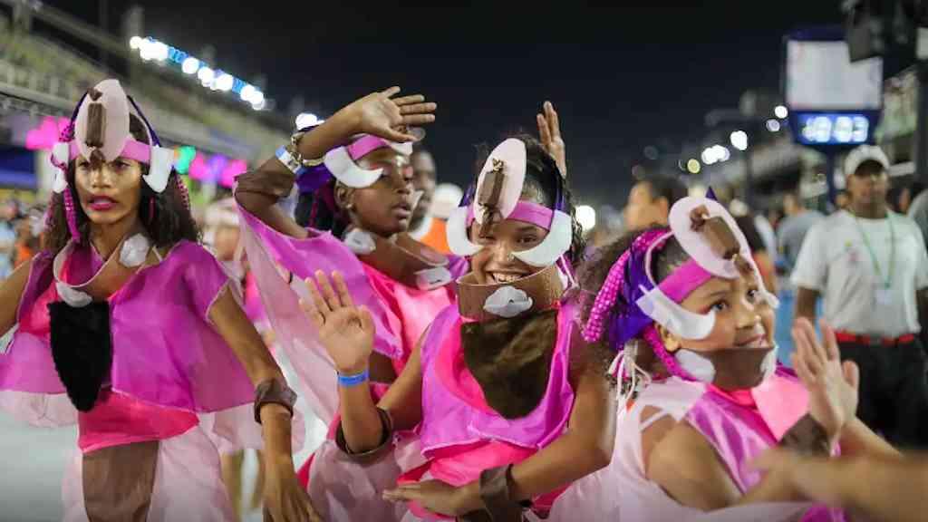 Escolas mirins participam de ensaios na Sapucaí | Criançada terão mais dias para se apresentar