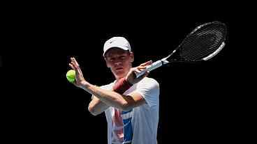 Sinner mira retorno ao topo do ranking em 2026