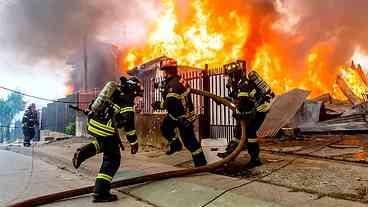 Incêndio Massivo no Chile: 16 Mortos e 50 Mil Deslocados