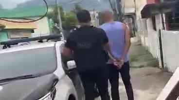 Ex-policial e comparsa presos por extorsão em Magé