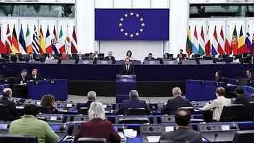 UE Suspende Acordo Comercial com EUA