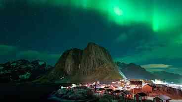 Auroras Boreais na Europa Após Tempestade Solar