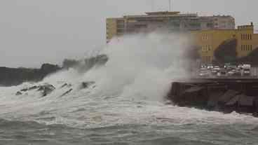 Ciclone Harry: Mar invade ruas da Sicília