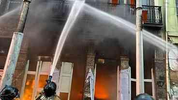 Incêndio em casarão na Lapa deixa ferido