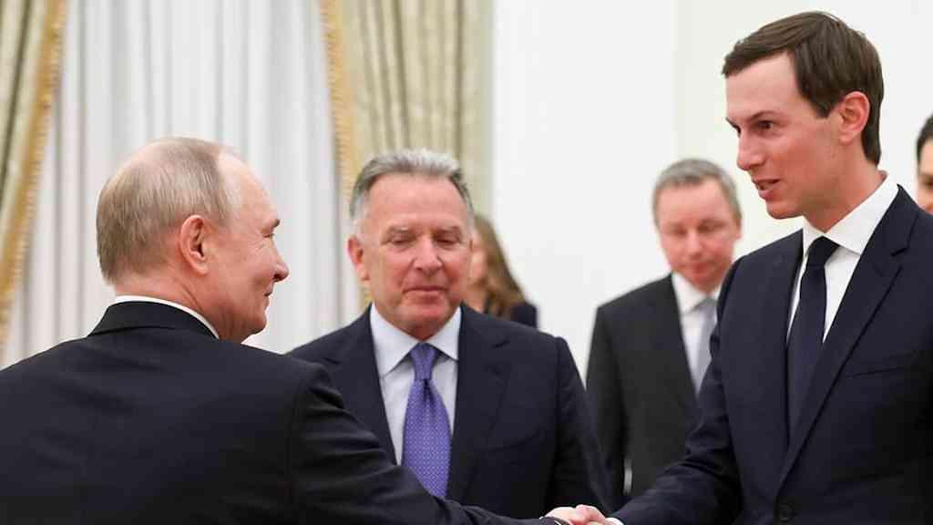 Rússia volta a cobrar saída de tropas da Ucrânia do Donbass | Putin recebeu em Moscou os emissários da Casa Branca, Steve Witkoff e Jared Kushner