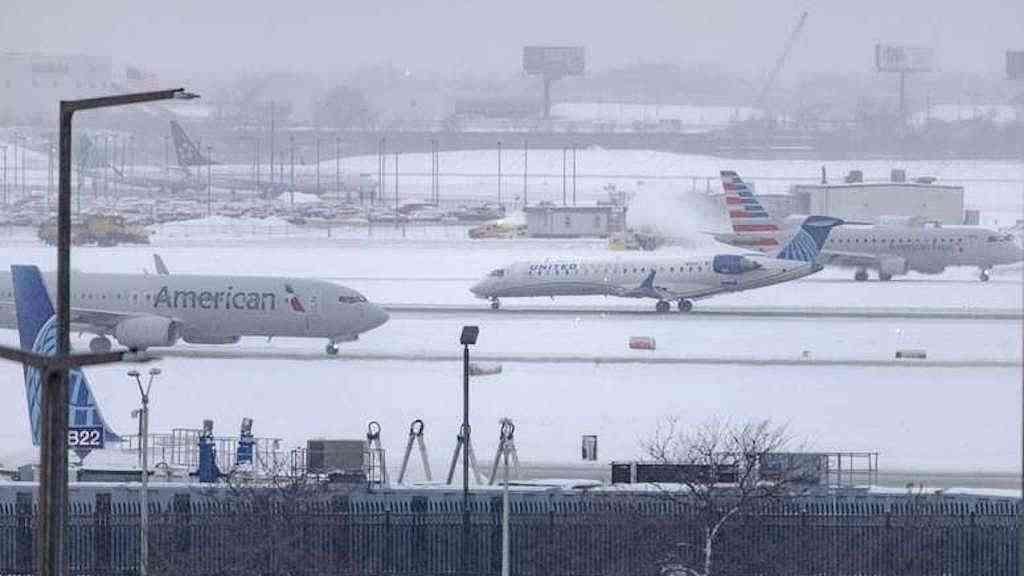 Tempestade nos EUA cancela voos e impacta aeroportos no Brasil | O Serviço Nacional de Meteorologia dos EUA prevê nevascas volumosas e a formação de uma extensa camada de gelo classificada como catastrófica