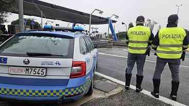 Conflito entre torcidas bloqueia rodovia na Itália