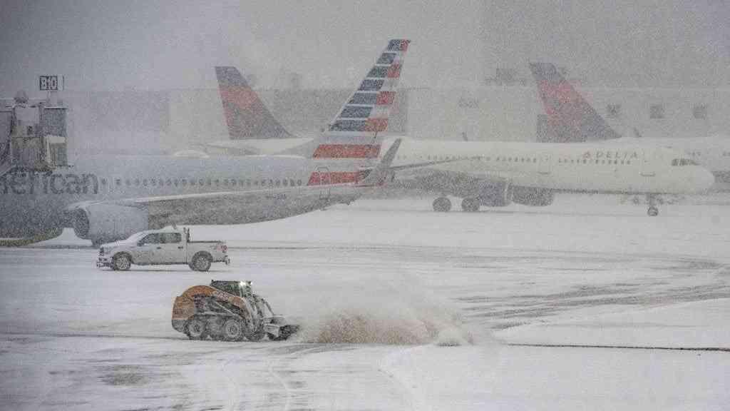 Tempestade de inverno provoca cancelamentos de voos nos EUA | A tempestade de neve causou o cancelamento de voos