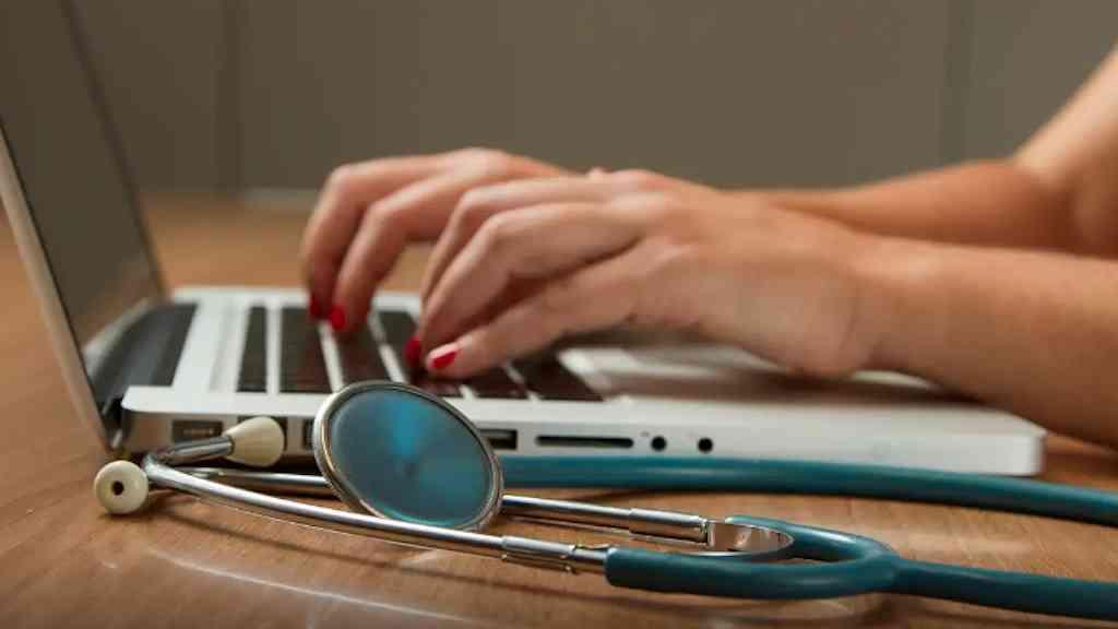 Especialistas veem Enamed como reforço à fiscalização de cursos | 30% das faculdades de medicina tiveram desempenho insatisfatório
