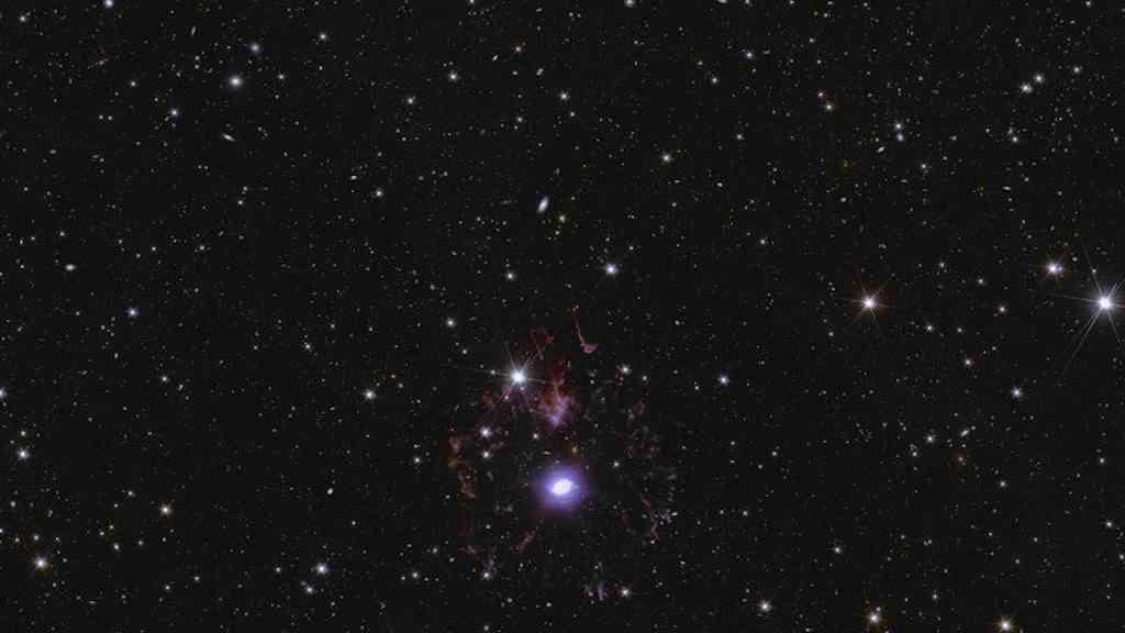 Pesquisa cria mapa mais preciso da matéria escura | Invisível a telescópios convencionais, matéria escura pode ser detectada por efeito gravitacional