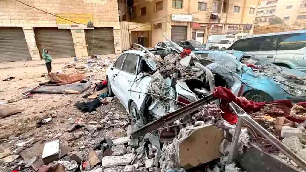 Pior ataque israelense após cessar-fogo mata 30 palestinos, em Gaza | O bombardeio israelense atingiu um prédio residencial, na Faixa de Gaza, causando a morte de crianças, mulheres e idosos