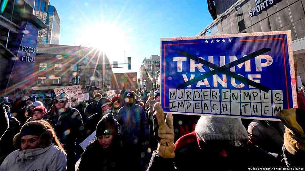 Protestos contra atuação do ICE levam milhares às ruas dos EUA | Em Minneapolis, manifestantes pedem o impeachment de Trump