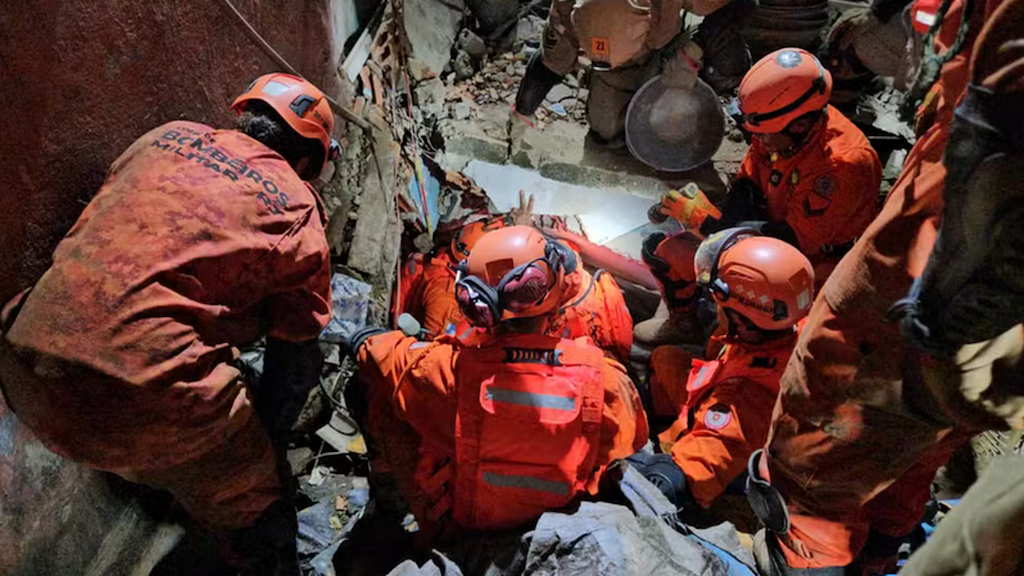 Desabamento no Maracanã: criança sobrevive, mãe morre | Desabamento na antiga favela do Metrô