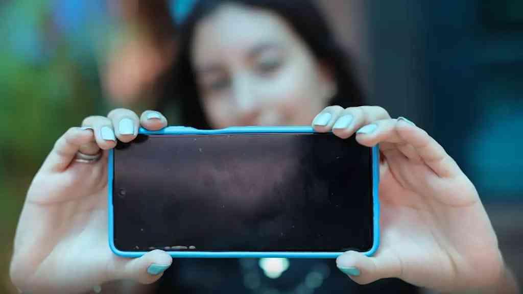 Espanha vai proibir redes sociais para menores de 16 | Plataformas terão de implementar sistemas de verificação de idade