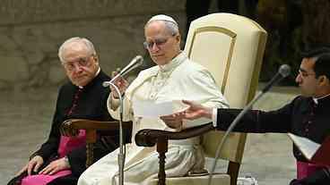 Papa pede fim da corrida armamentista