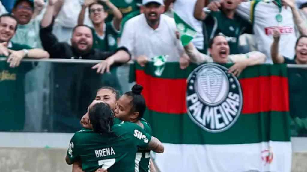 Palmeiras vence Corinthians nos pênaltis e leva Supercopa Feminina | Palmeiras supera Corinthians e conquista a Supercopa Feminina