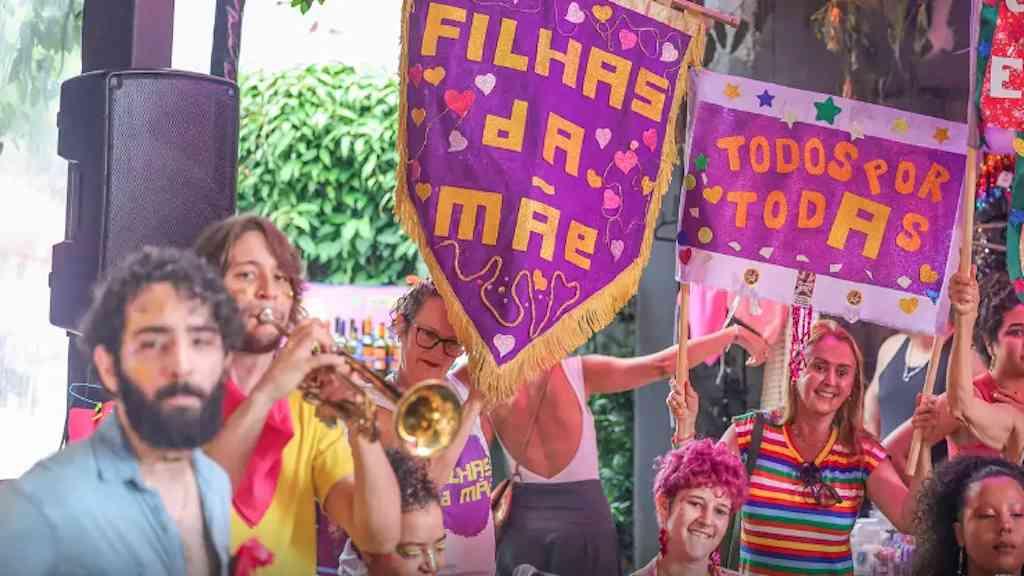 No DF, coletivos usam o carnaval como espaço de autocuidado | Grupo de cuidadores de pacientes com Alzheimer brincou a folia