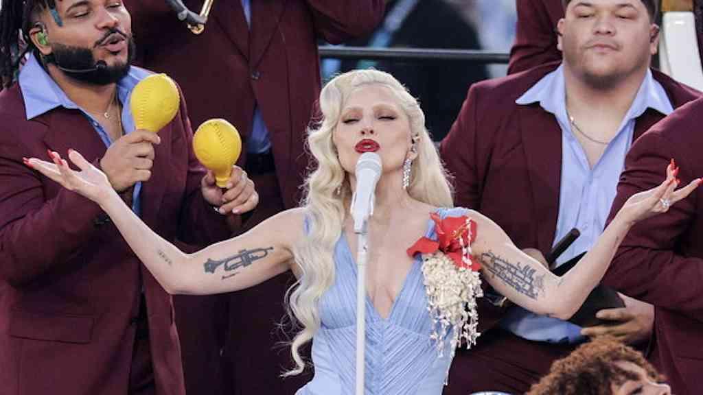 Trump critica show de Bad Bunny no Super Bowl | Lady Gaga foi um dos destaques do show