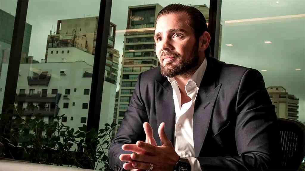 Técnicos da PF acessam celular de Vorcaro e descobrem dados sensíveis | O ex-banqueiro Daniel Vorcaro mantinha uma rede de influência, nos Três Poderes