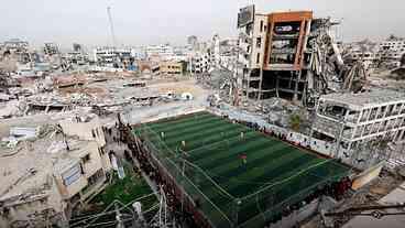 Futebol em Gaza: Esperança em meio à destruição