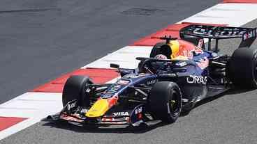 Verstappen domina testes no Bahrein; Hamilton em quarto