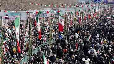 Irã Resiste a Pressões dos EUA na Revolução Islâmica