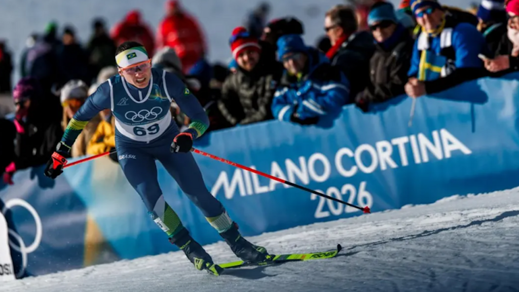 Brasileira termina em 99º no esqui cross-country | Bruna Moura em ação nos Jogos de Milão-Cortina