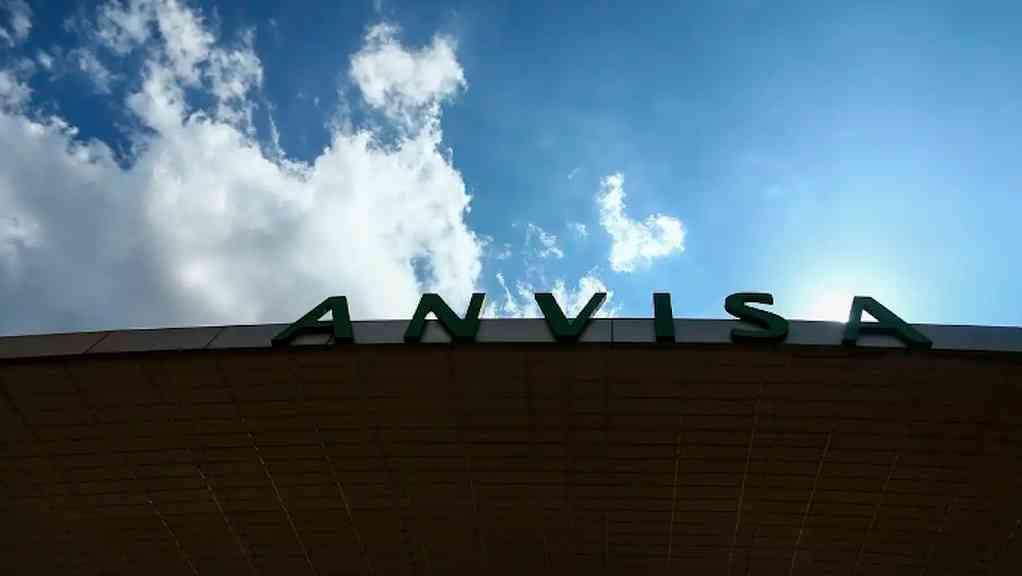 Anvisa e Inmetro fiscalizam produtos de carnaval no DF e na Bahia | Fantasias, bebidas, camisinhas e pomadas capilares estão na mira