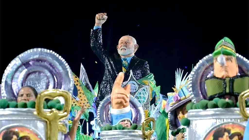Globo manipula edição do desfile sobre Lula, adverte especialista | A transmissão do desfile pela Rede Globo teve orientação política, segundo Lalo Leal