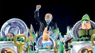 Globo manipula edição do desfile sobre Lula, diz especialista