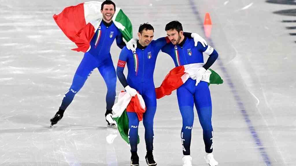 Itália conquista ouro na patinação de velocidade | Trio de patinadores da Azzurra venceu EUA na decisão