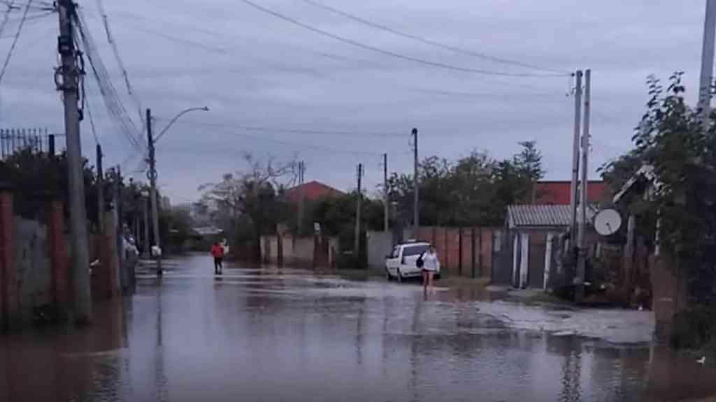 Temporal provoca danos no noroeste gaúcho | Em Palmeira das Missões, mais de 500 imóveis sofreram danos