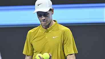 Sinner Minimiza Derrota em Doha e Busca Confiança