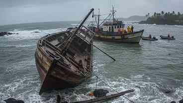 Naufrágio em Ubatuba: Dois Mortos e Desabrigados