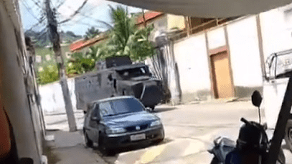 Operação policial tem confronto intenso na Vila Kosmos | A ação tem como objetivo coibir a movimentação de criminosos envolvidos em disputas territoriais