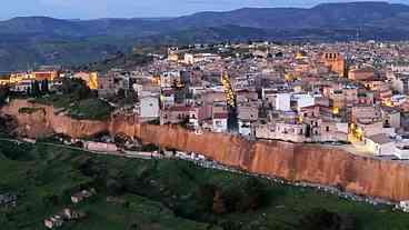 Mattarella visita Niscemi após deslizamento na Sicília
